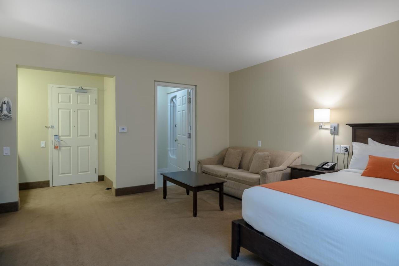 Amsterdam Inn & Suites Sussex Eksteriør billede