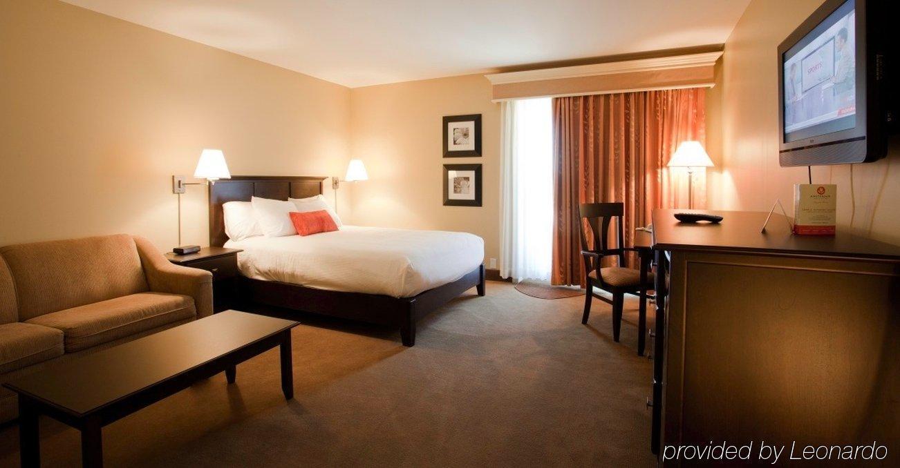 Amsterdam Inn & Suites Sussex Eksteriør billede