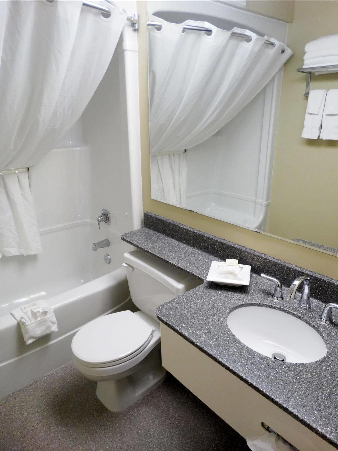 Amsterdam Inn & Suites Sussex Eksteriør billede